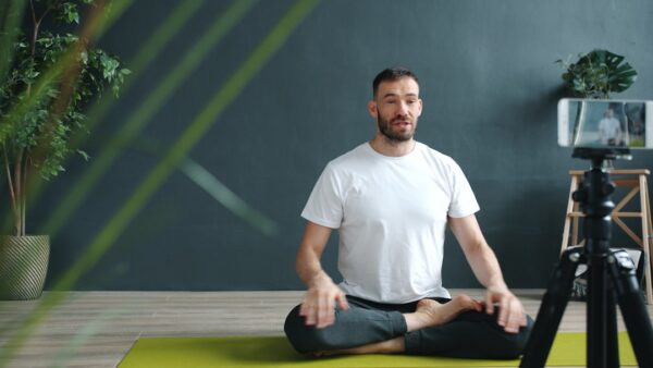 FITPULSE | Beginner's Guide to Yoga: Essential Tips & Tricks FITPULSE | Beginner's Guide to Yoga: Essential Tips & Tricks